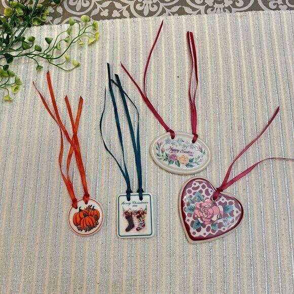 LONGABERGER lot of tie- on Ceramic Vintage‎ Hanging Ornaments 4 pieces - Picture 1 of 7